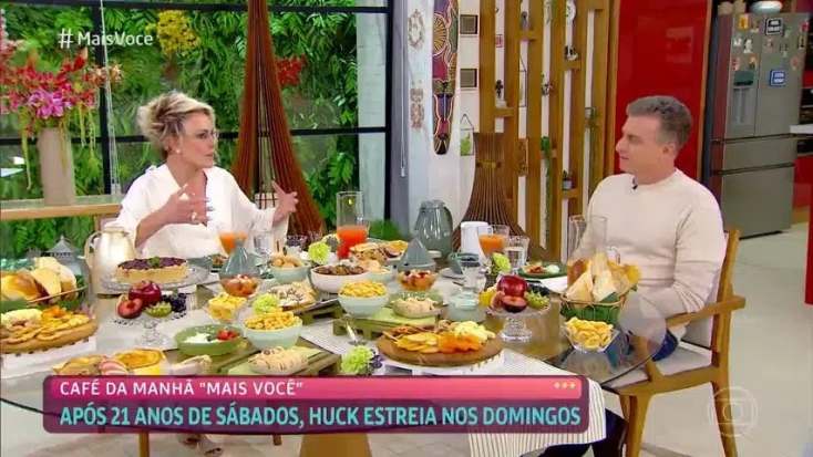 Ana Maria Braga recebe Luciano Huck (Foto: Reprodução)