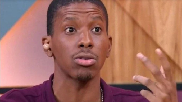 O ator Lucas Penteado fala sobre polêmica com sua noiva, Julia (Foto: Reprodução)