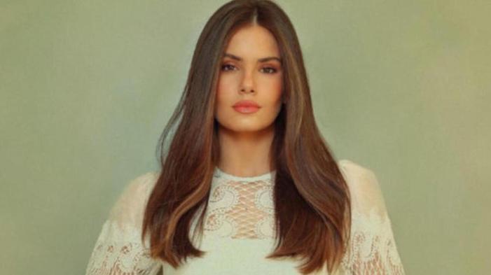 Camilla Queiroz, a Angel de Verdades Secretas (Foto: Reprodução)