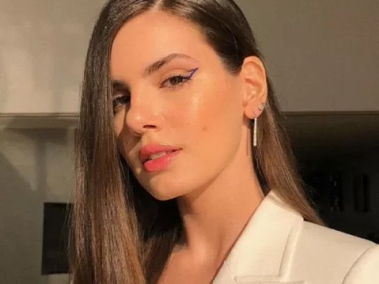 Camilla Queiroz, atriz que se queimou com a Globo (Foto: Reprodução)