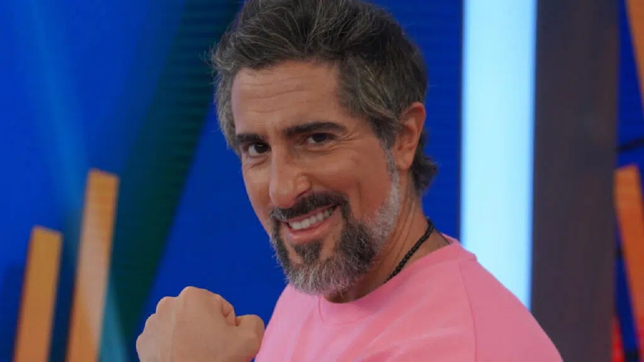 O apresentador Marcos Mion faz caminhada até Aparecida (Foto: Reprodução)