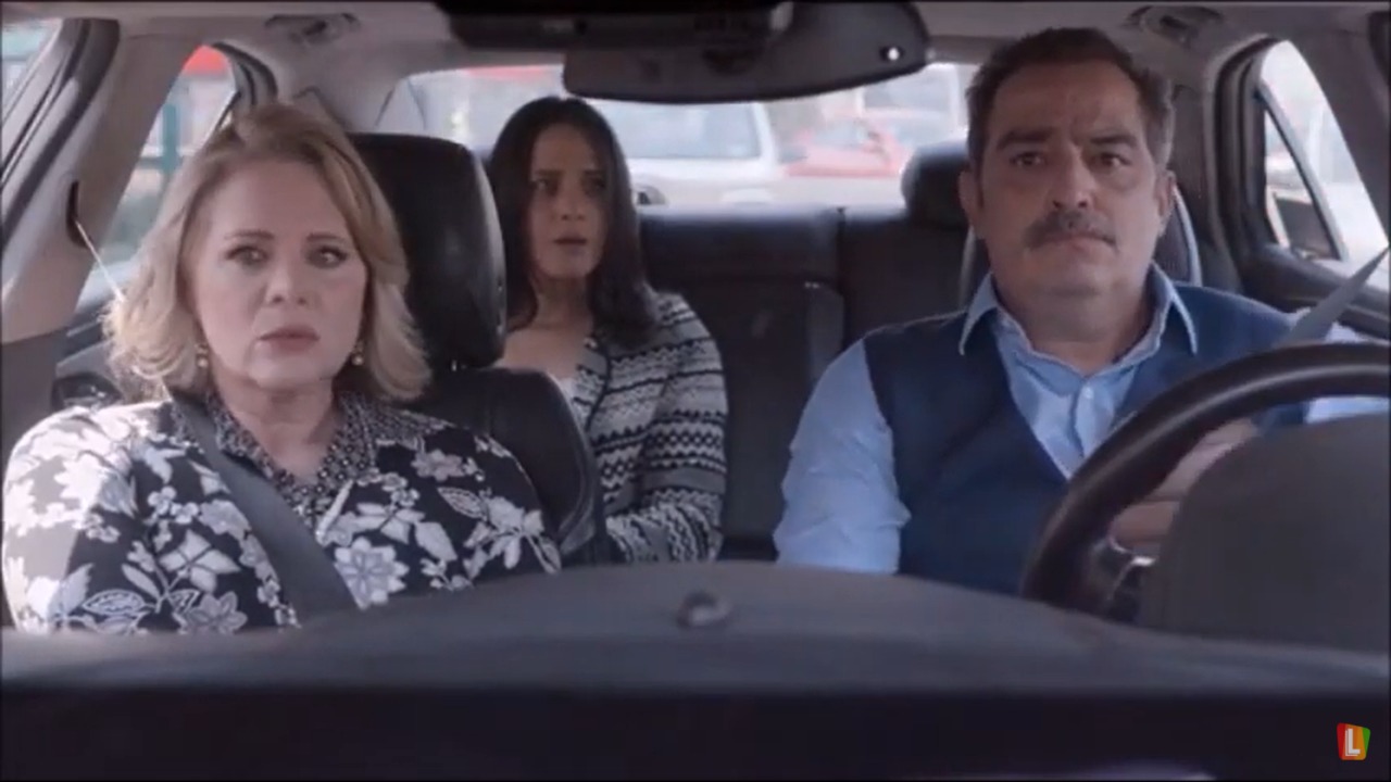 Irene deixa a prisão e vai embora com os pais (Foto: Reprodução)