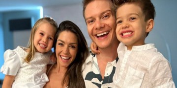 Thaís Fersoza, após ser contratada pela Globo, surge com maiô cavado e exibe curvas: “Linda”