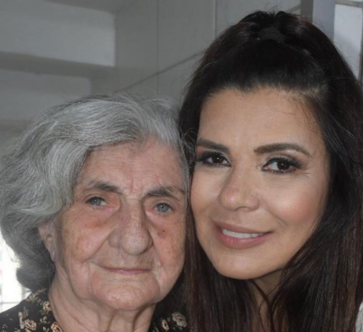 Mara e sua avó (Foto: Reprodução)