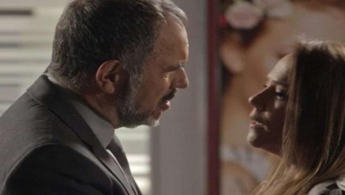 Lili (Vivianne Pasmanter) e Germano (Humberto Martins) em Totalmente Demais (Foto: Reprodução / Globo)