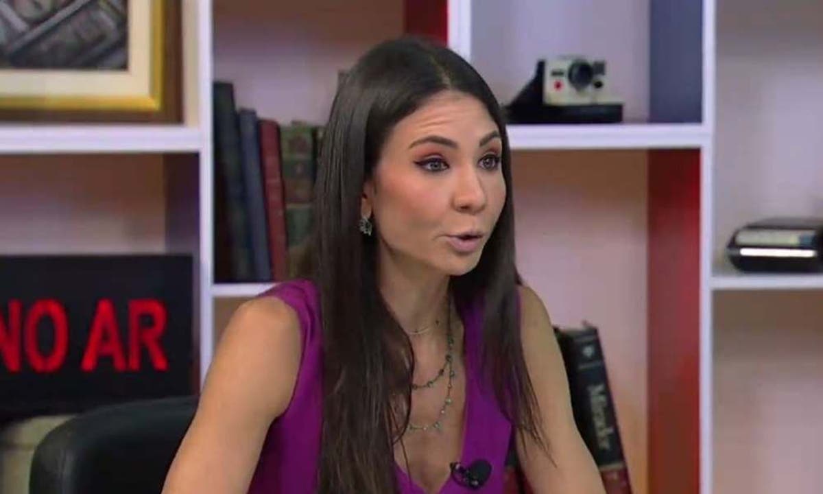 Amanda Klein é hostilizada por telespectadores da RedeTV por seu posicionamento político (Foto: Reprodução)