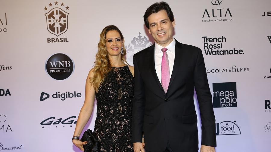 Celso e esposa (Foto: Manuela Scarpa, Iwi Onodera e Cláudio Augusto/Brazil News) SBT