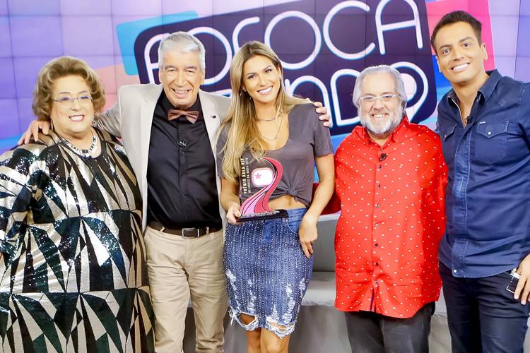 Mamma Bruschetta, Leão Lobo, Leo Dias, Lívia Andrade e Décio Piccinini, do Fofocalizando (Imagem: Divulgação / SBT)