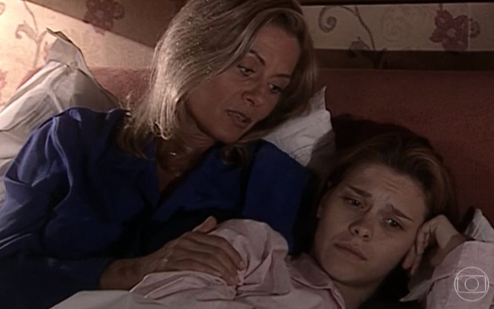 Em Laços de Família, Helena decide terminar com Edu para que Camila possa ficar com o rapaz (Foto: Reprodução)