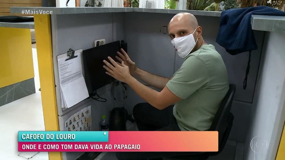 Tom Veiga tinha um espaço planejado, de onde manipulava o Louro José (Foto: Globo)