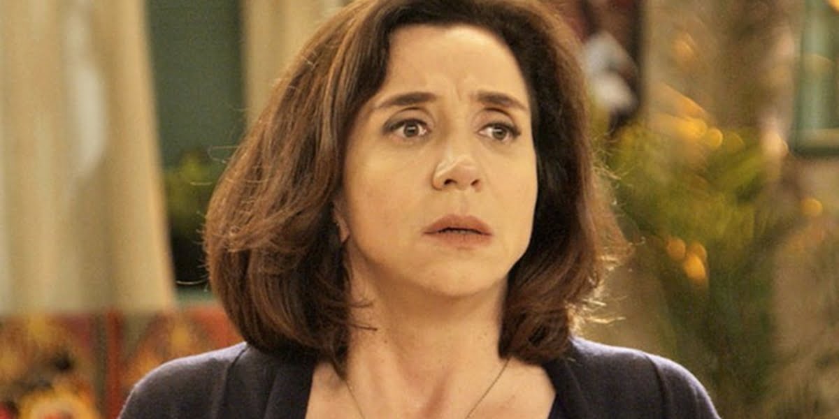 Francesca (Marisa Orth fica chocada com descoberta sobre o filho (Foto: Reprodução/Globo)