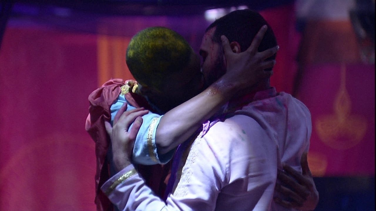 Lucas e Gilberto protagonizaram beijo no BBB21 (Foto: Reprodução)