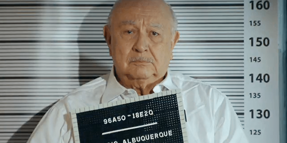 Dionísio (Sérgio Mamberti) é preso em Flor do Caribe (Foto: Reprodução/TV Globo)