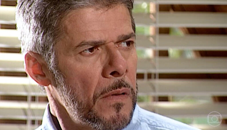 Pedro (José Mayer) se revolta com revelação de Helena em Laços de Família (Foto: Reprodução/TV Globo) 