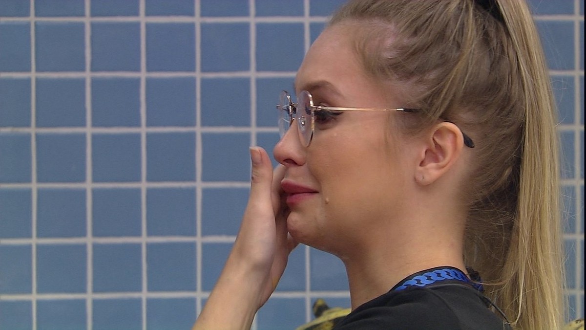 BBB21: Carla Diaz chorando no reality da Globo (Foto: Reprodução)