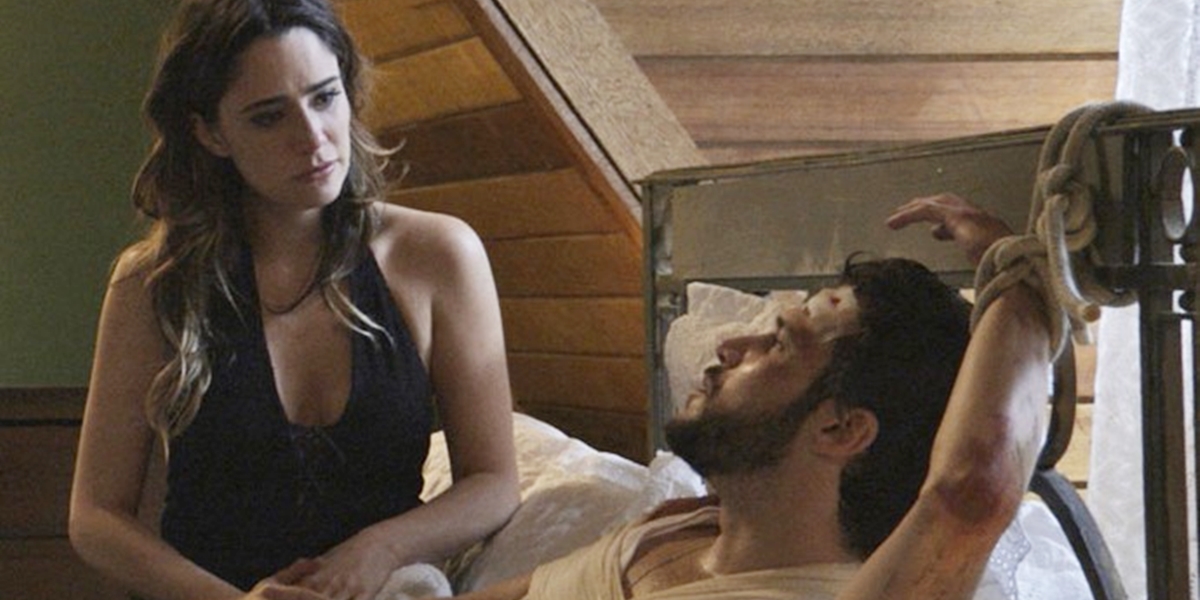 Bruna (Fernanda Vasconcellos) tortura Giovanni (Jayme Matarazzo) em Haja Coração (Foto: Reprodução/TV Globo)