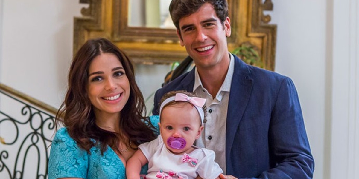 Shirlei (Sabrina Petraglia) e Felipe (Marcos Pitombo) têm uma filha no final de Haja Coração (Foto: Artur Meninea/TV Globo)