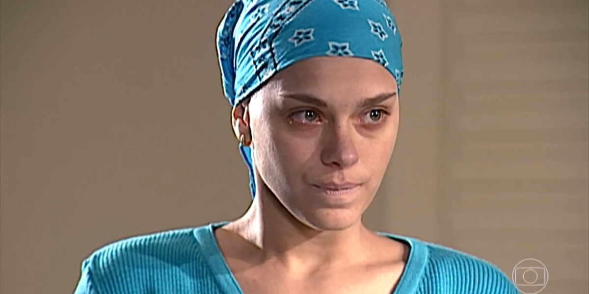 Camila (Carolina Dieckmann) tem esperança de cura após nascimento da irmã em Laços de Família (Foto: Reprodução/TV Globo)