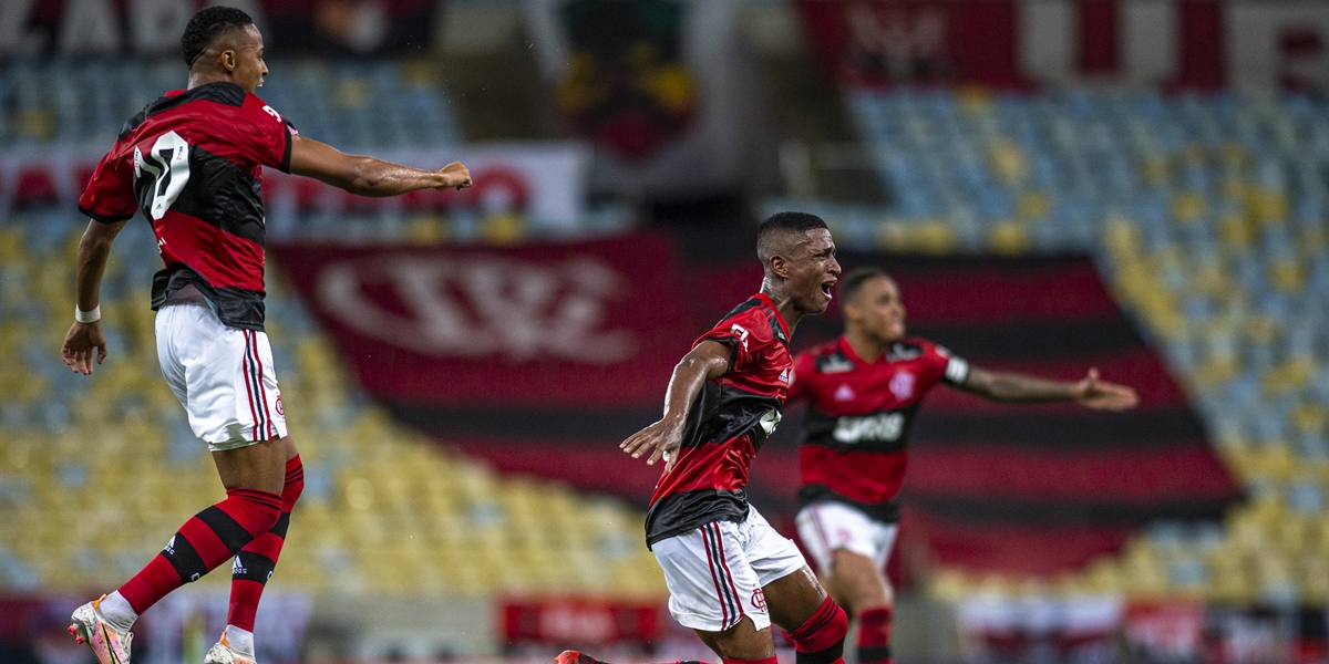 Jogadores do Flamengo comemoram após gol no último minuto em jogo de estreia do Campeonato Carioca (Foto: Marcelo Cortes/Flamengo)