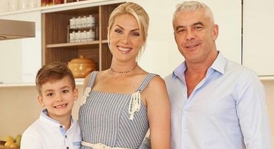Alexandre Correia junto com sua família (Foto: Reprodução)