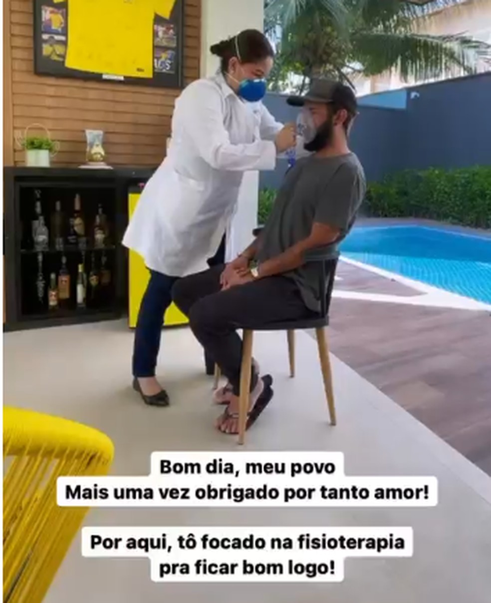 Bráulio Bessa faz sessão de fisioterapia após se recuperar da Covid-19 — (Foto: Reprodução Instagram)
