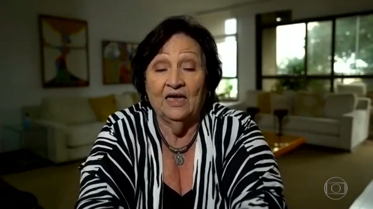 Dona Déa, mãe de Paulo Gustavo, no Fantástico (Foto: Reprodução)