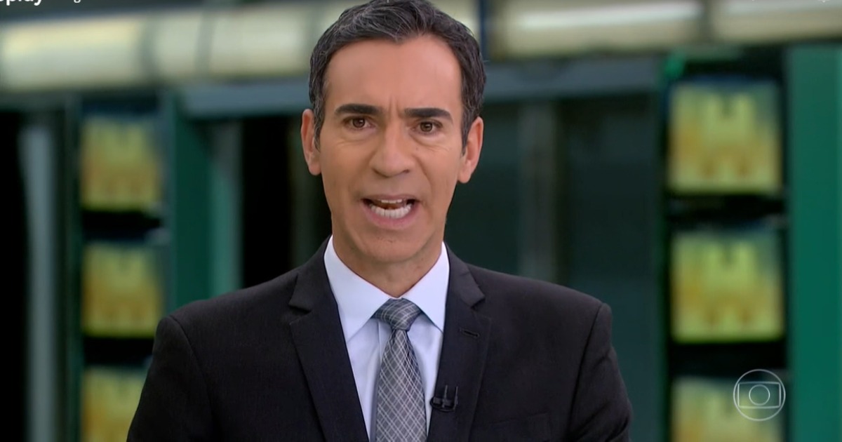 César Tralli entrou na programação da Globo com os destaques do dia no Jornal Hoje (Foto: Reprodução)