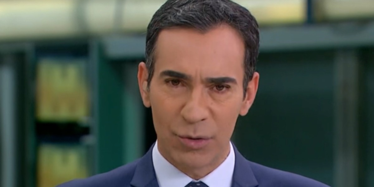 César Tralli entrou às pressas na programação da Globo com as notícias que são destaques no Brasil e no mundo (Foto: Reprodução)