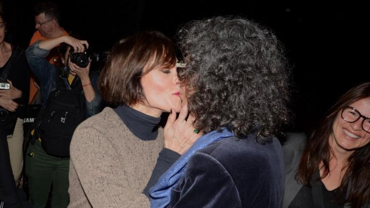 A atriz Christiane Torloni foi flagrada beijando a cantora Simone (Foto: Reprodução)