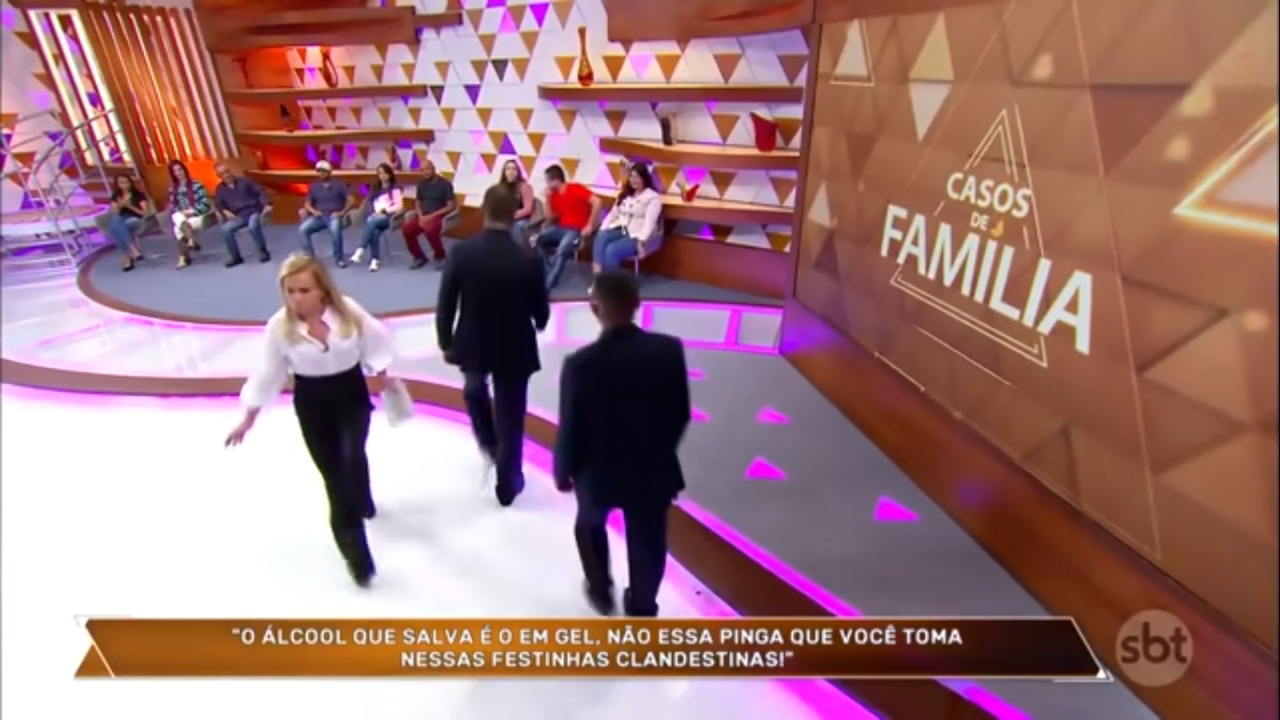 Christina Rocha briga com convidados no Casos de Família (Foto: Reprodução)