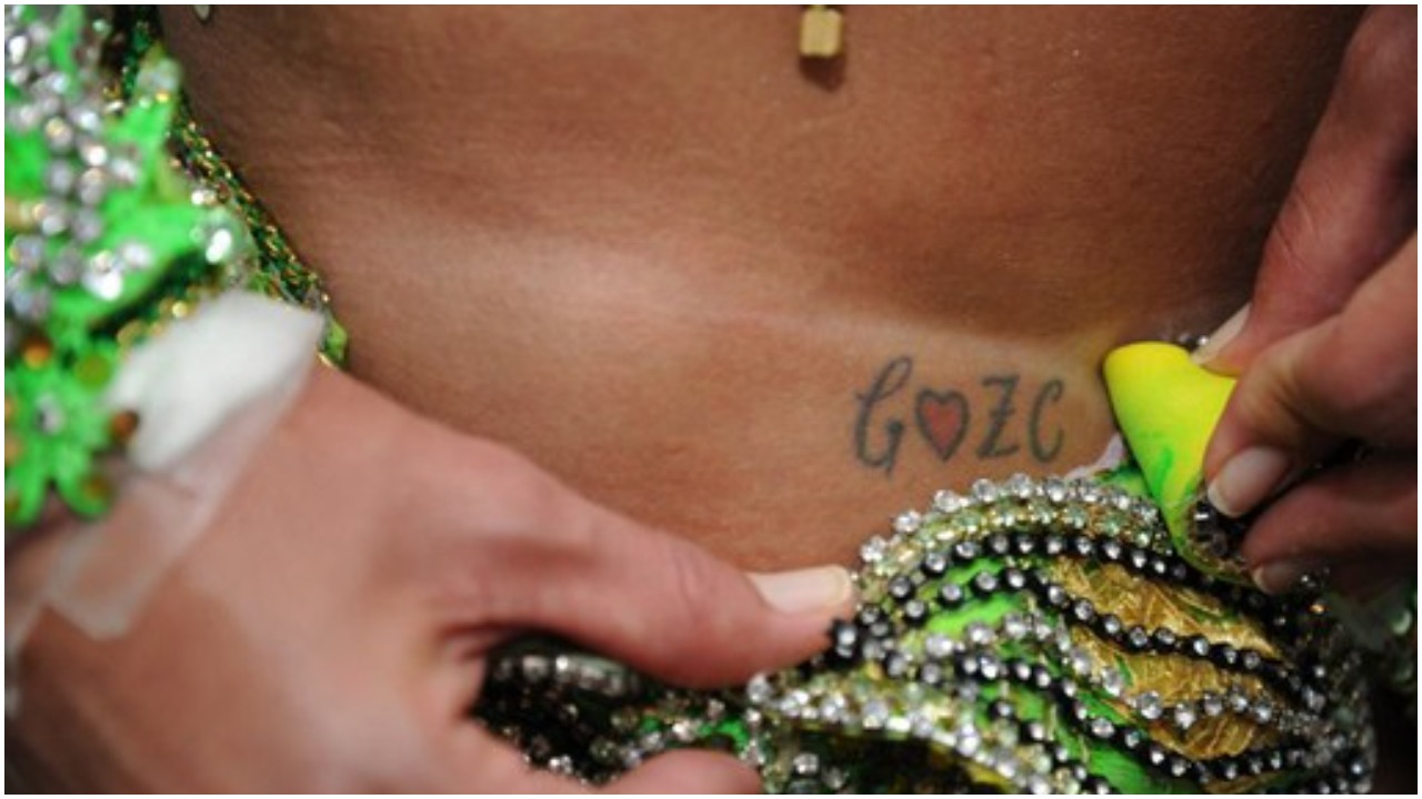 Graciele Lacerda tatuagem com iniciais do nome dela e de Zezé di Camargo (Foto: Reprodução)