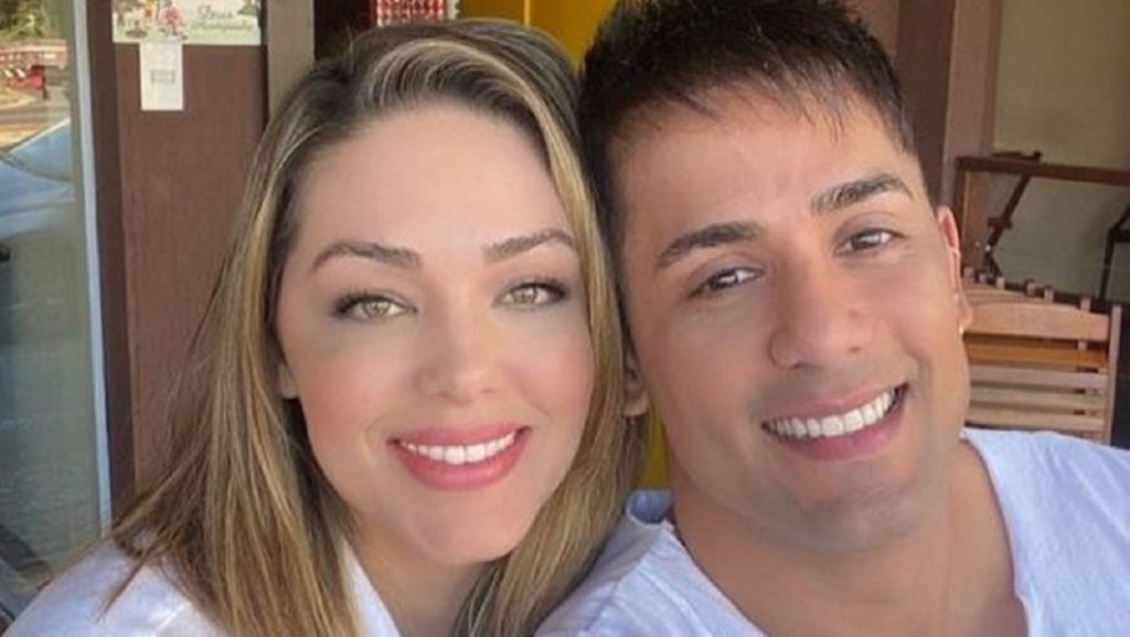 Tiago vive romance com Tania Mara (Foto: Reprodução)