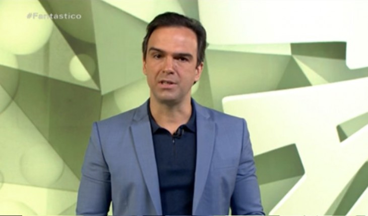 Tadeu Schmidt durante apresentação do Fantástico da Globo (Foto: Reprodução)