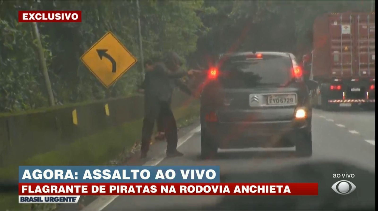 No Brasil Urgente, da Band, Datena flagra assalto ao vivo (Foto: Reprodução)