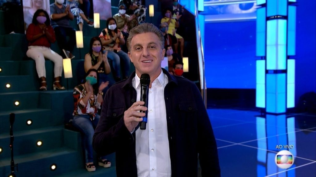 Luciano Huck no comando do novo Domingão, na Globo (Foto: Reprodução)