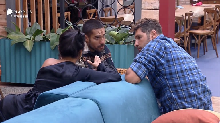 Mileide, Bil e Victor falando sobre Dayane Mello e Aline (Foto: Reprodução)