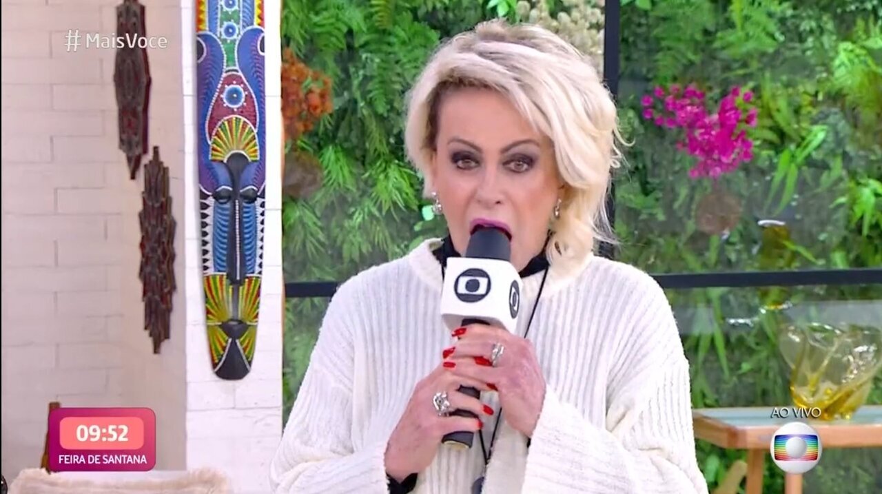 Ana Maria Braga, do Mais Você, saboreia "microfone" (Foto: Reprodução)