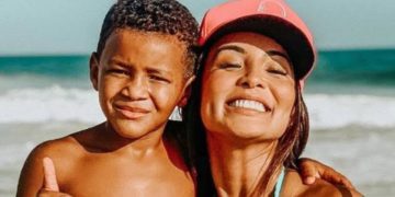 Carol Nakamura e filho adotivo (Foto: Reprodução)