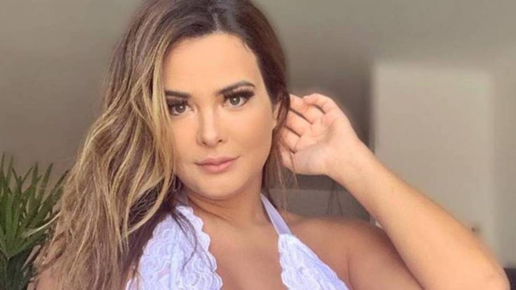 Geisy Arruda Ao Mostrar Parte íntima Expõe Cirurgia Vaginal 