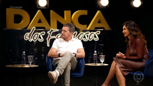 Luciano Huck tenta, mas Antonio Banderas não dança na final da 'Dança dos Famosos' (Foto: Reprodução)
